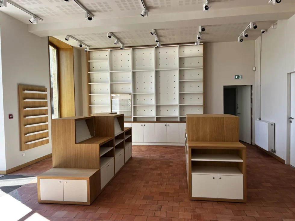 Mobilier sur mesure installé dans un intérieur