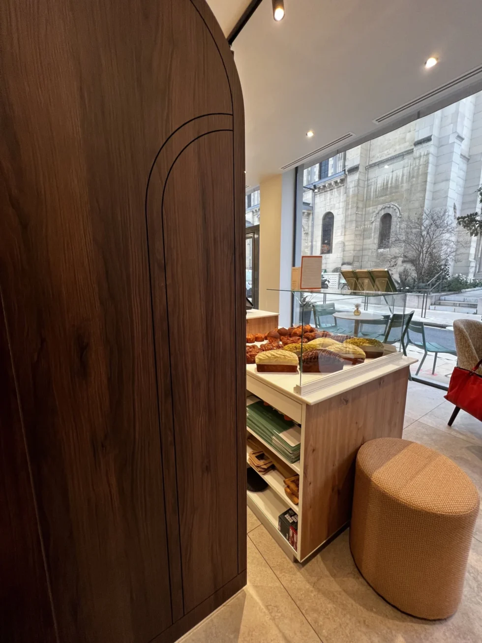 Espace professionnel aménagé avec solutions sur mesure